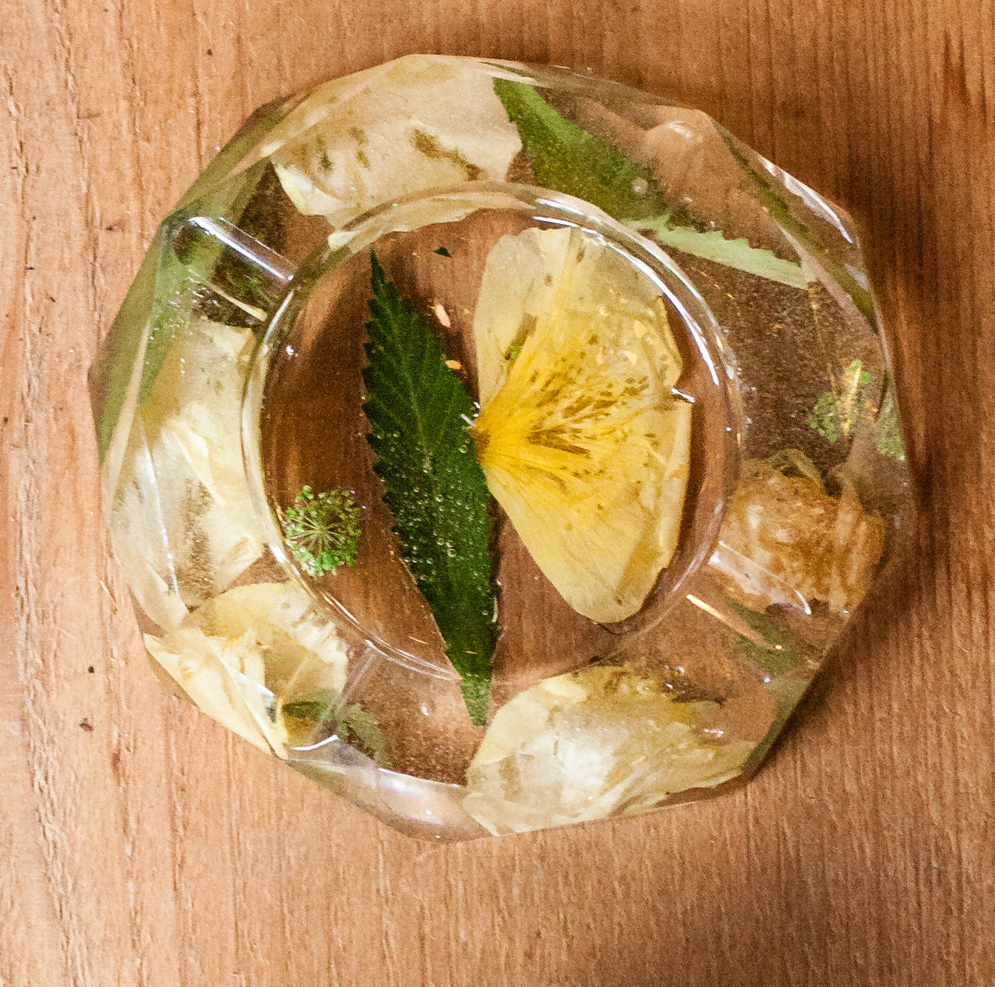 LivTray - Roses and Cannaleaves